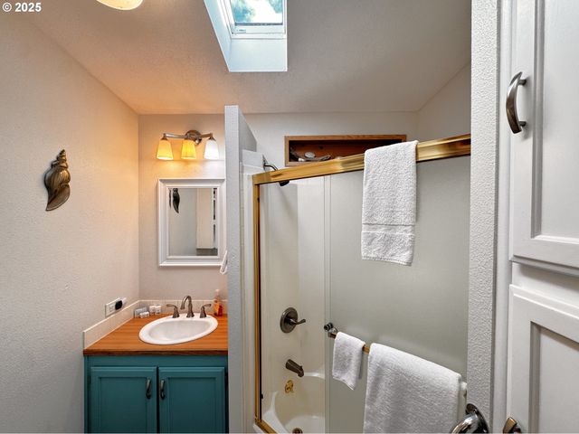 19921 WHALESHEAD Rd T 1, Brookings, OR 97415