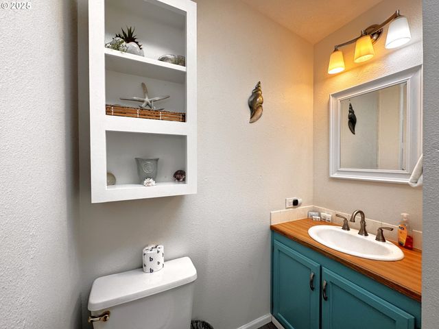 19921 WHALESHEAD Rd T 1, Brookings, OR 97415