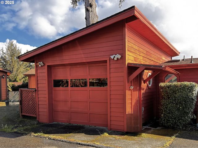 19921 WHALESHEAD Rd T 1, Brookings, OR 97415