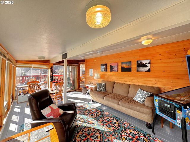 19921 WHALESHEAD Rd T 1, Brookings, OR 97415