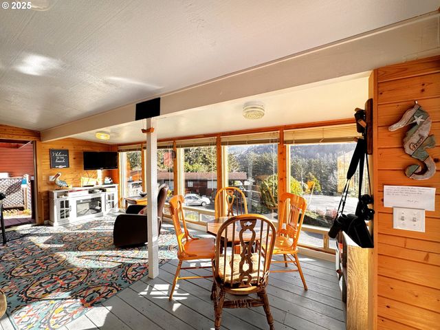 19921 WHALESHEAD Rd T 1, Brookings, OR 97415