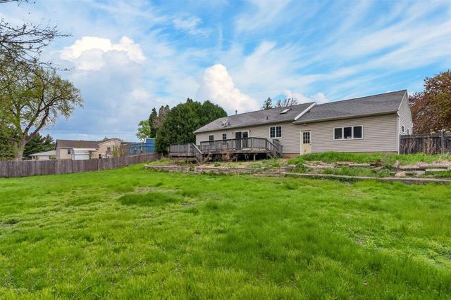 1139 Madison Street, Cedar Falls, IA 50613