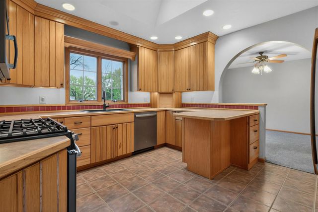 1139 Madison Street, Cedar Falls, IA 50613