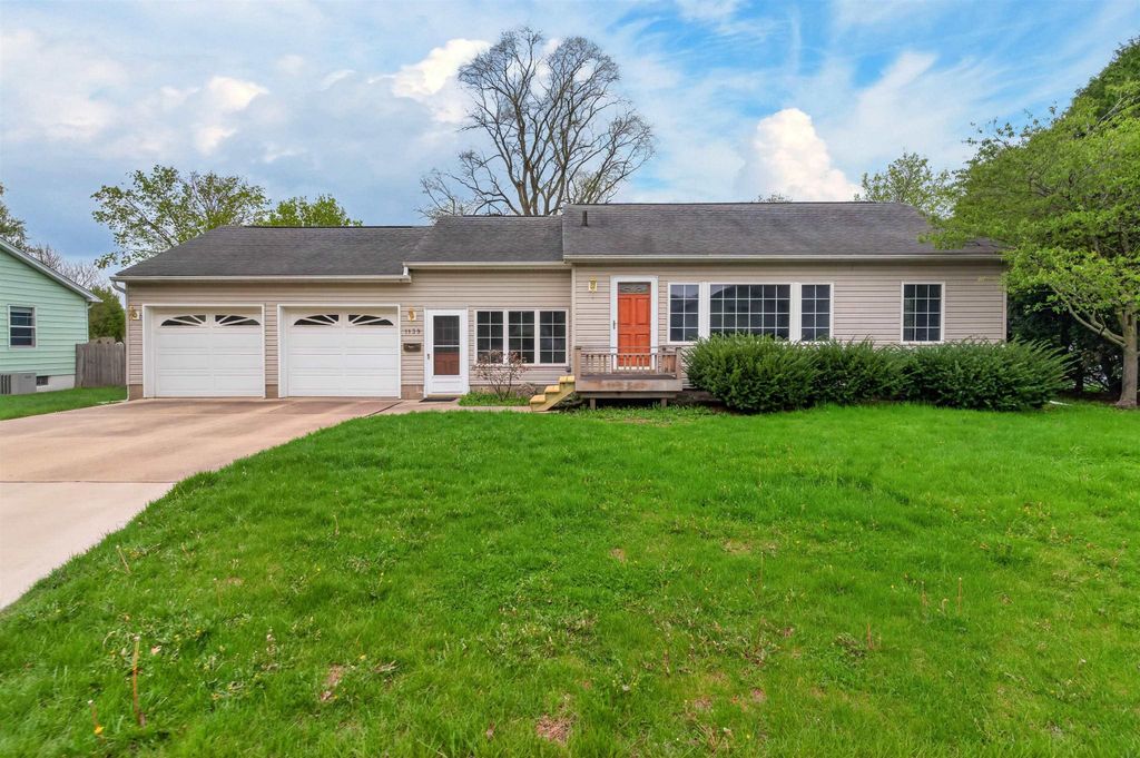 1139 Madison Street, Cedar Falls, IA 50613