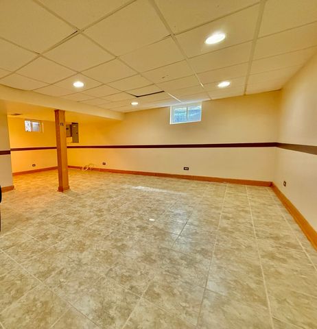 1403 S Birch Drive, Mount Prospect, IL 60056