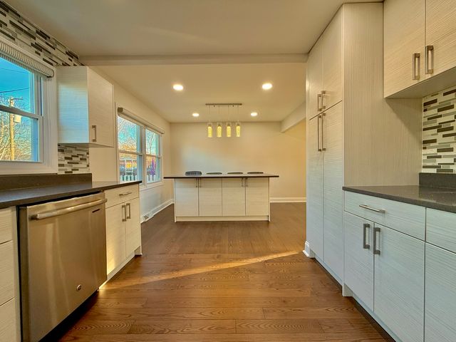 1403 S Birch Drive, Mount Prospect, IL 60056