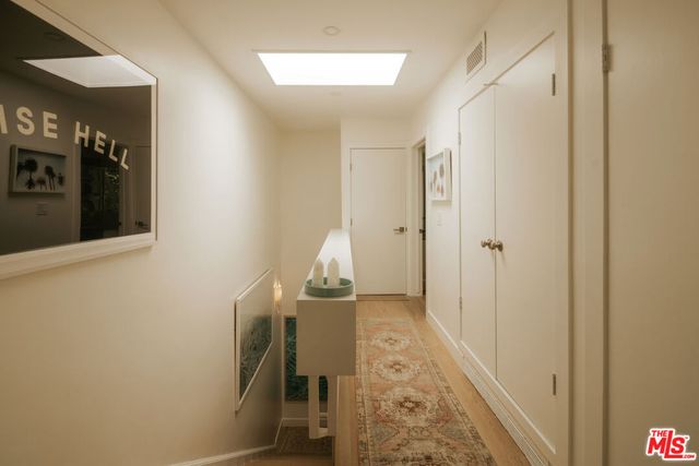 263 S Barrington Avenue, Los Angeles, CA 90049