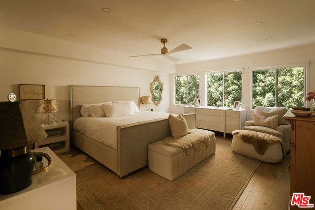 263 S Barrington Avenue, Los Angeles, CA 90049