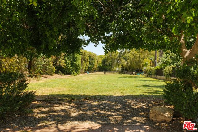 263 S Barrington Avenue, Los Angeles, CA 90049