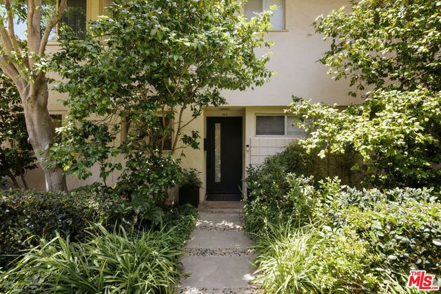263 S Barrington Avenue, Los Angeles, CA 90049