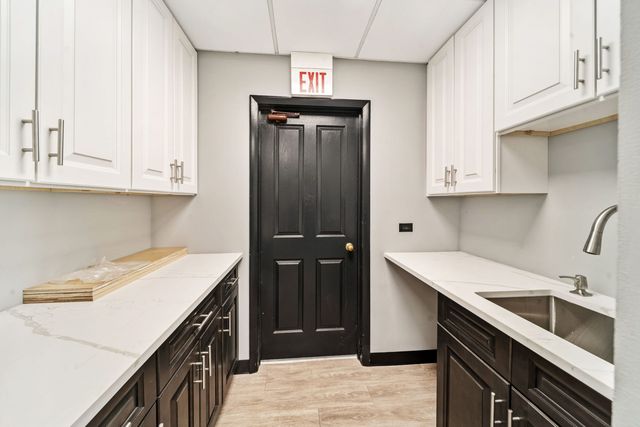 1980 S. Carboy Road, Mount Prospect, IL 60056