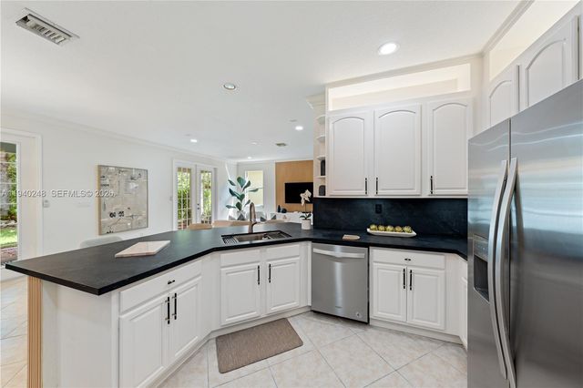 19421 Stonebrook St, Weston, FL 33332