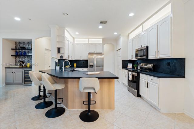 19421 Stonebrook St, Weston, FL 33332