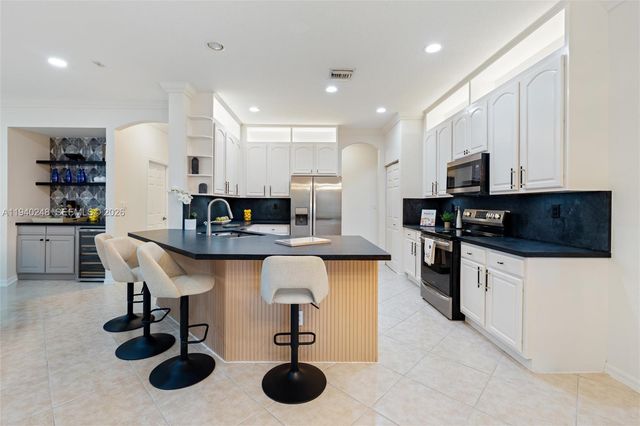 19421 Stonebrook St, Weston, FL 33332