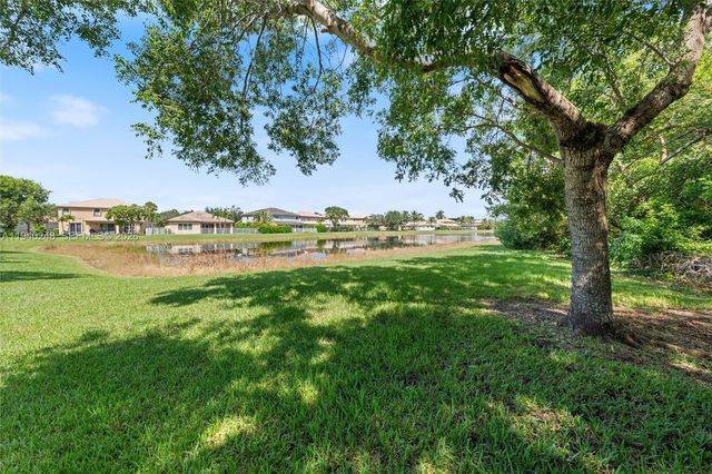 19421 Stonebrook St, Weston, FL 33332