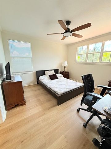 19421 Stonebrook St, Weston, FL 33332