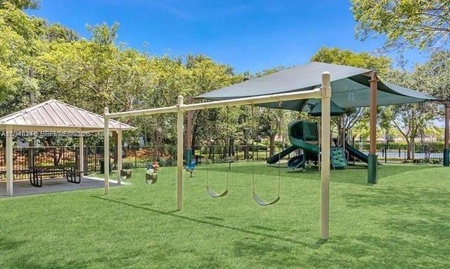 19421 Stonebrook St, Weston, FL 33332