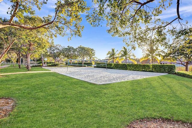 19421 Stonebrook St, Weston, FL 33332