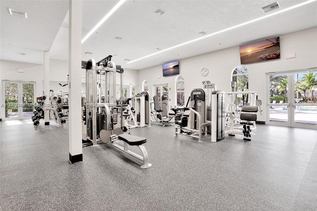 19421 Stonebrook St, Weston, FL 33332