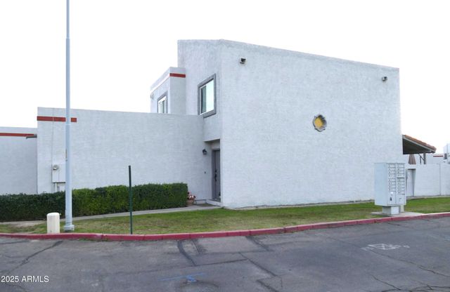 9238 N 47th Drive N, Glendale, AZ 85302