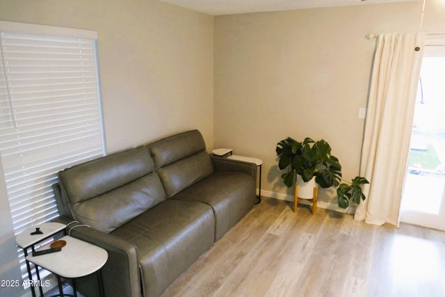 9238 N 47th Drive N, Glendale, AZ 85302