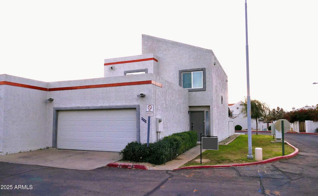 9238 N 47th Drive N, Glendale, AZ 85302