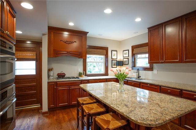 604 W 70th Street, Kansas City, MO 64113