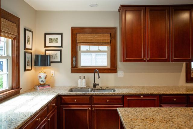 604 W 70th Street, Kansas City, MO 64113