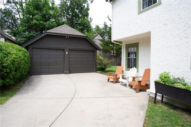 604 W 70th Street, Kansas City, MO 64113