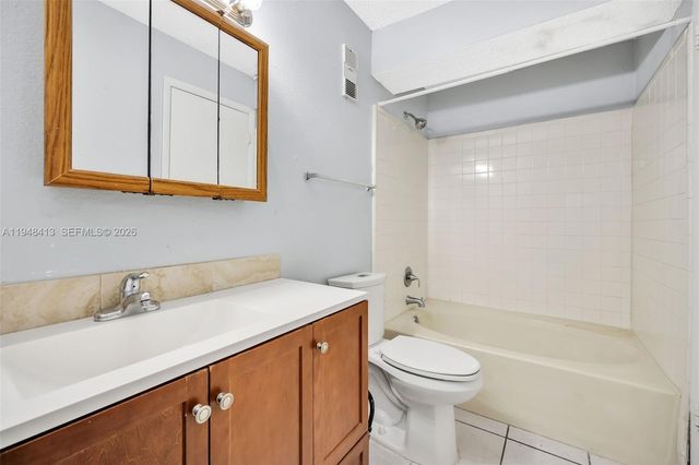 15560 SW 104th TER 611, Miami, FL 33196