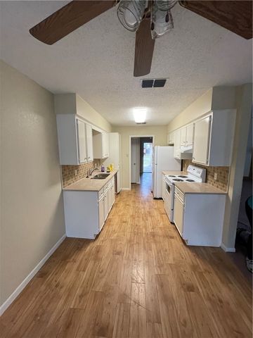 5217 Tartan Dr, Corpus Christi, TX 78413