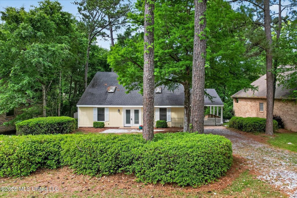 6531 Alakoko Drive, Diamondhead, MS 39525