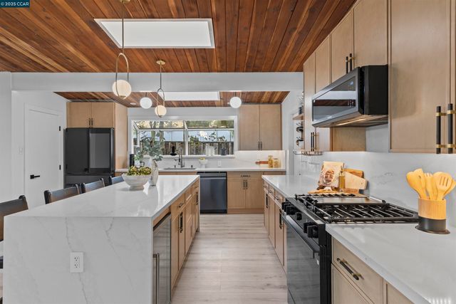 3712 Barrington Dr, Concord, CA 94518