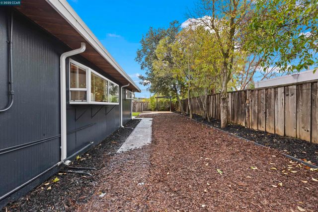 3712 Barrington Dr, Concord, CA 94518