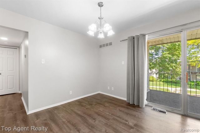 8657 Kennedy Circle 7, Warren, MI 48093