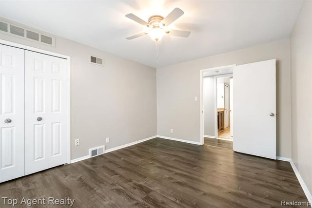 8657 Kennedy Circle 7, Warren, MI 48093