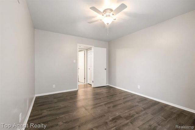 8657 Kennedy Circle 7, Warren, MI 48093