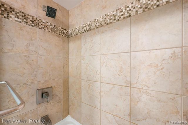 8657 Kennedy Circle 7, Warren, MI 48093