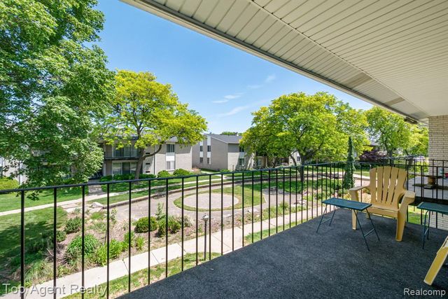 8657 Kennedy Circle 7, Warren, MI 48093