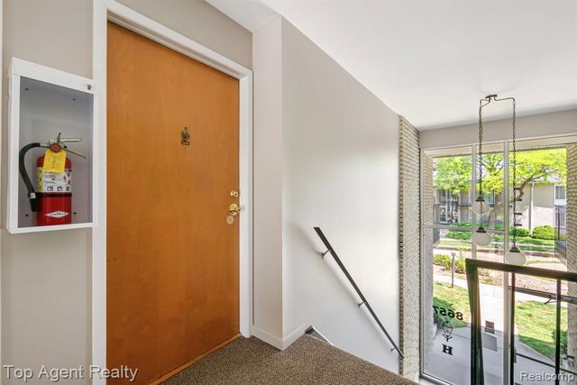 8657 Kennedy Circle 7, Warren, MI 48093