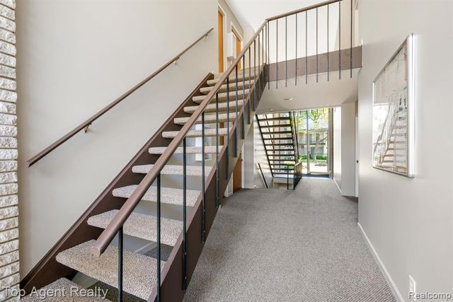 8657 Kennedy Circle 7, Warren, MI 48093