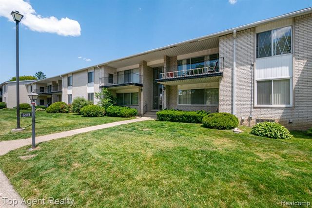 8657 Kennedy Circle 7, Warren, MI 48093
