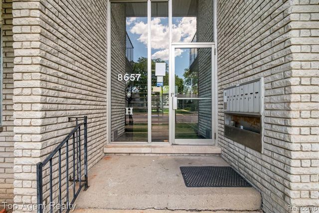 8657 Kennedy Circle 7, Warren, MI 48093