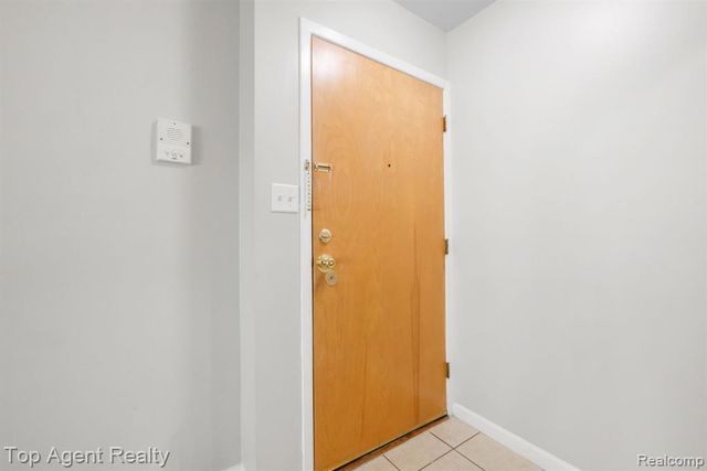 8657 Kennedy Circle 7, Warren, MI 48093