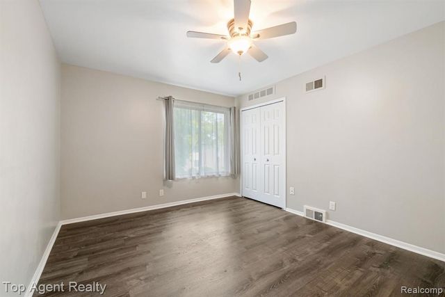 8657 Kennedy Circle 7, Warren, MI 48093