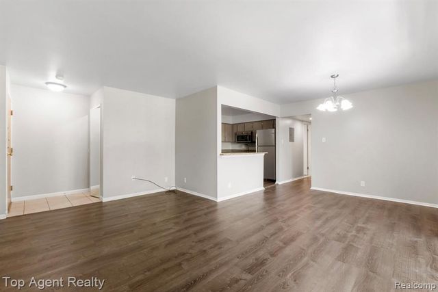 8657 Kennedy Circle 7, Warren, MI 48093