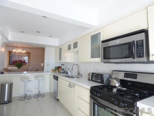 6743 Fashion Hills Blvd, San Diego, CA 92111