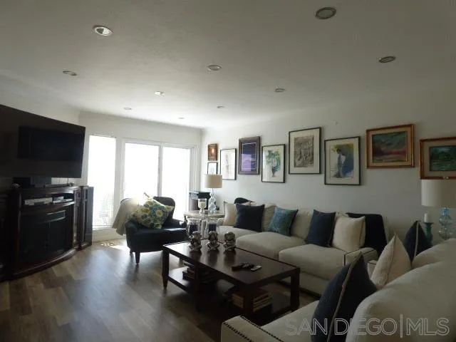 6743 Fashion Hills Blvd, San Diego, CA 92111