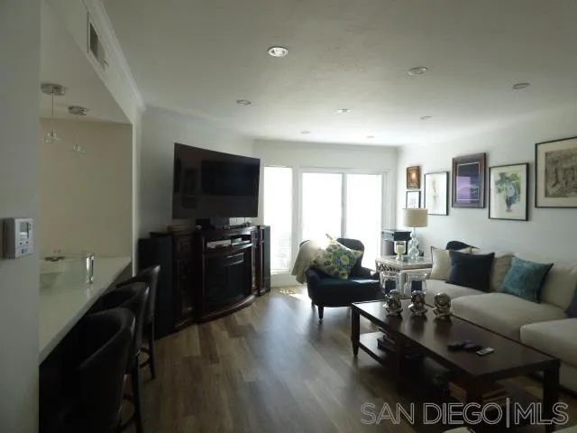 6743 Fashion Hills Blvd, San Diego, CA 92111