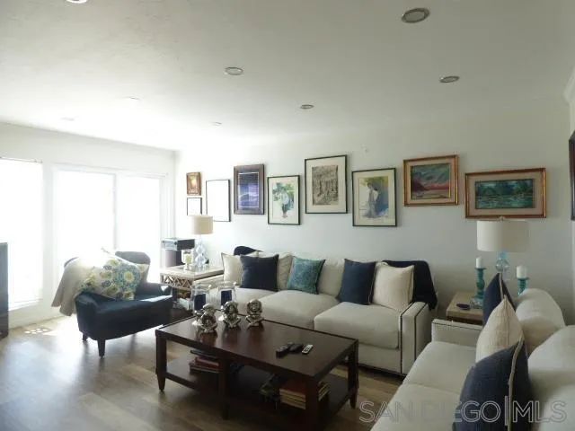 6743 Fashion Hills Blvd, San Diego, CA 92111